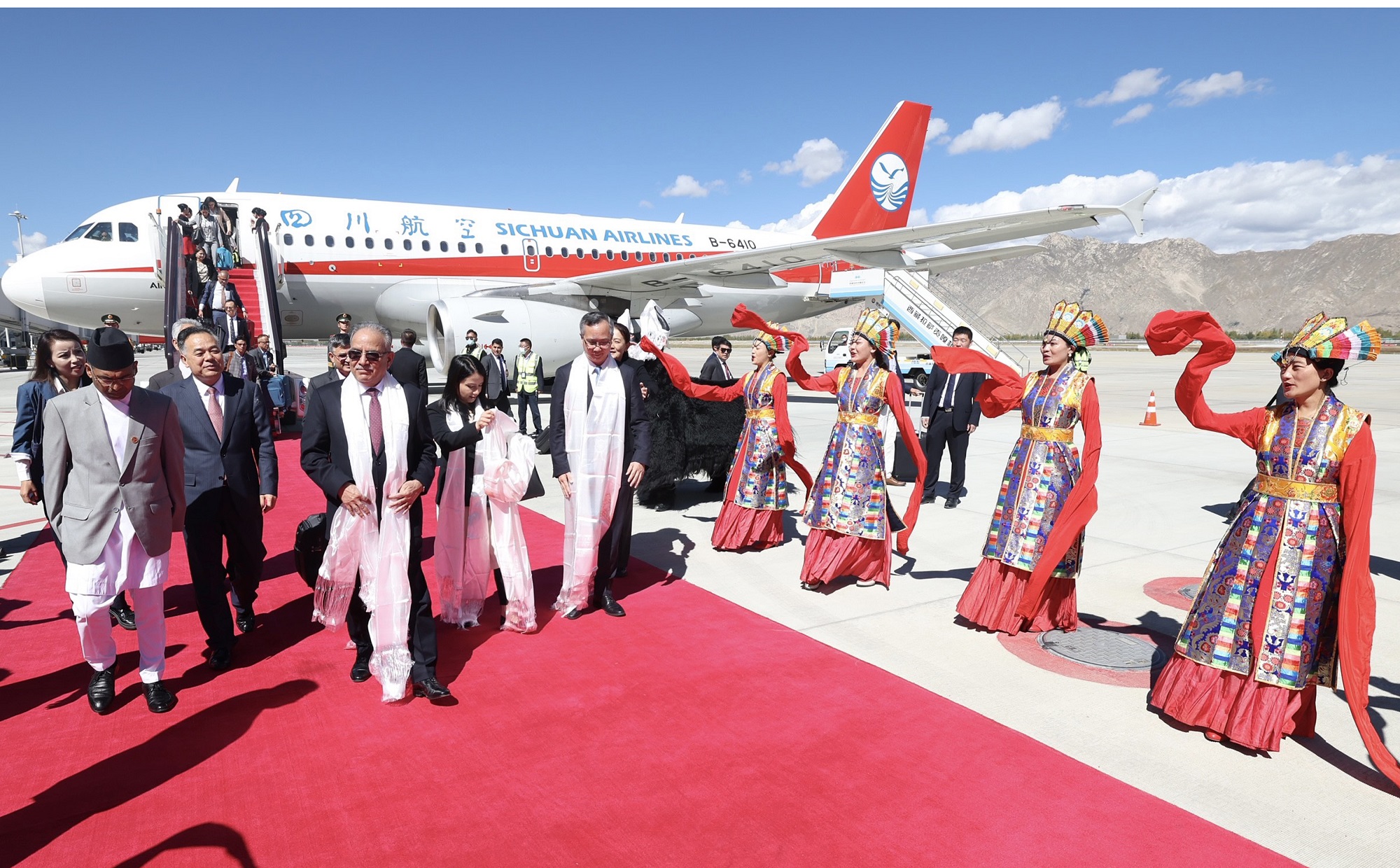 Prachanda in Lhasa_ 31695796067.jpg